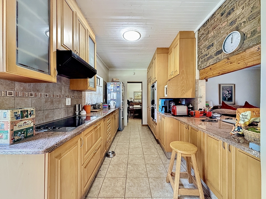 4 Bedroom Property for Sale in Faerie Glen Gauteng