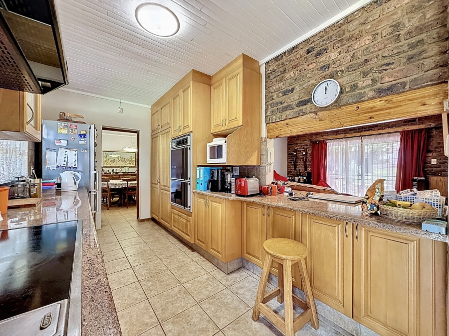 4 Bedroom Property for Sale in Faerie Glen Gauteng