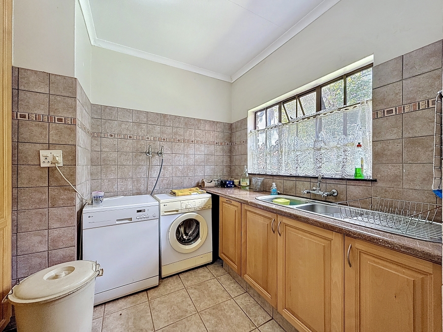 4 Bedroom Property for Sale in Faerie Glen Gauteng