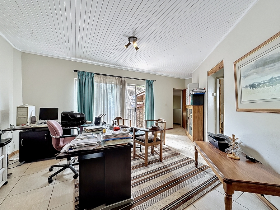 4 Bedroom Property for Sale in Faerie Glen Gauteng