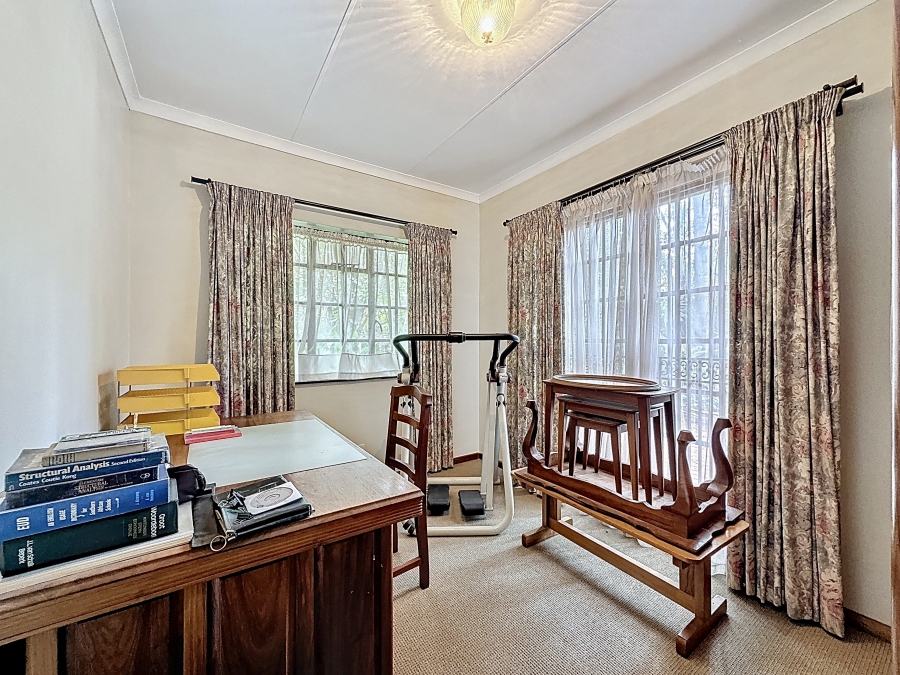 4 Bedroom Property for Sale in Faerie Glen Gauteng