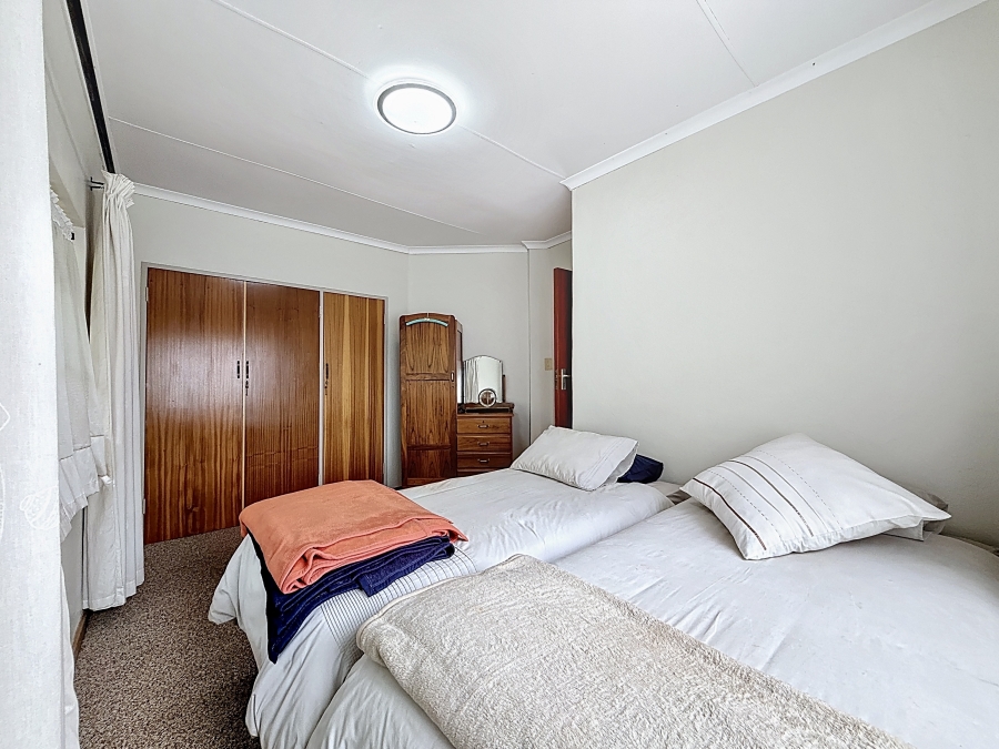 4 Bedroom Property for Sale in Faerie Glen Gauteng