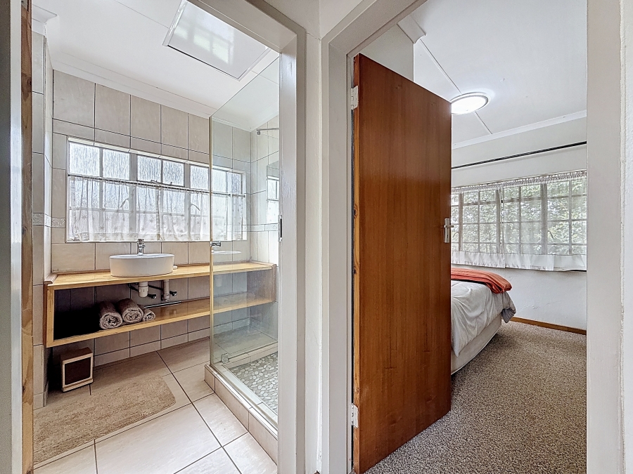 4 Bedroom Property for Sale in Faerie Glen Gauteng