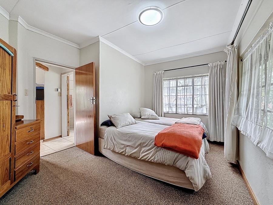 4 Bedroom Property for Sale in Faerie Glen Gauteng