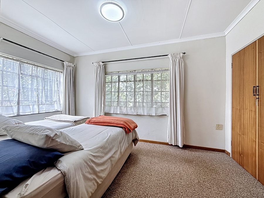 4 Bedroom Property for Sale in Faerie Glen Gauteng