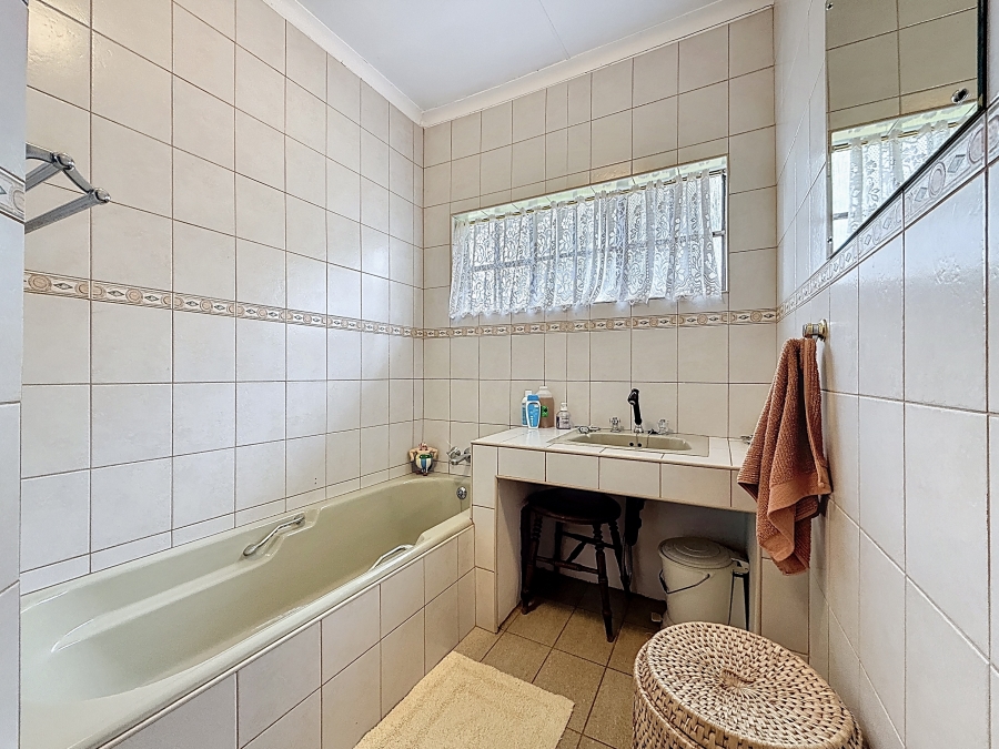 4 Bedroom Property for Sale in Faerie Glen Gauteng