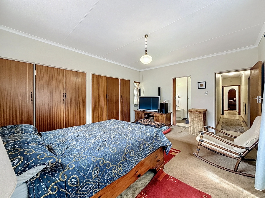 4 Bedroom Property for Sale in Faerie Glen Gauteng