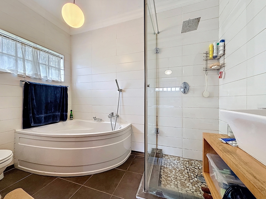 4 Bedroom Property for Sale in Faerie Glen Gauteng