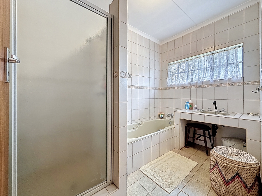 4 Bedroom Property for Sale in Faerie Glen Gauteng