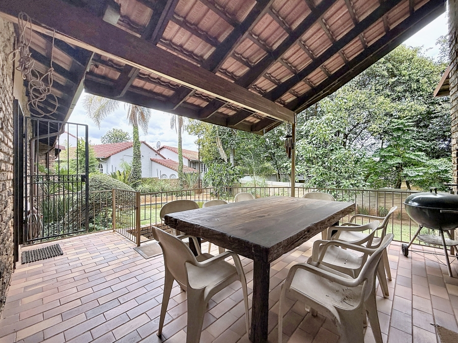 4 Bedroom Property for Sale in Faerie Glen Gauteng