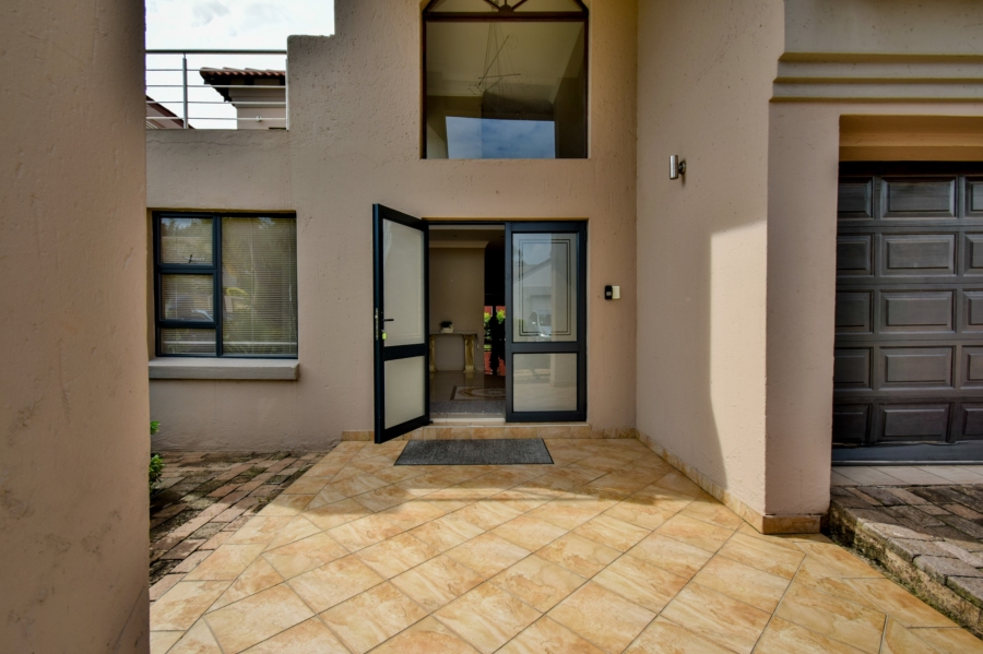 5 Bedroom Property for Sale in Willow Acres Gauteng