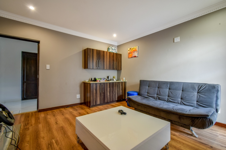 5 Bedroom Property for Sale in Willow Acres Gauteng