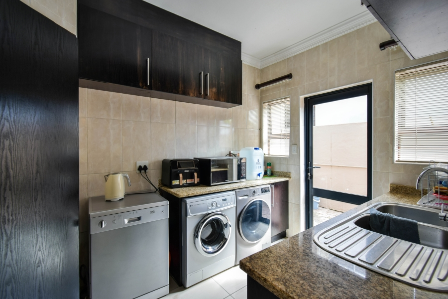 5 Bedroom Property for Sale in Willow Acres Gauteng