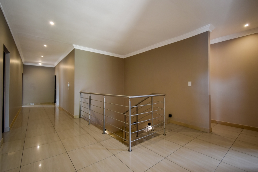 5 Bedroom Property for Sale in Willow Acres Gauteng