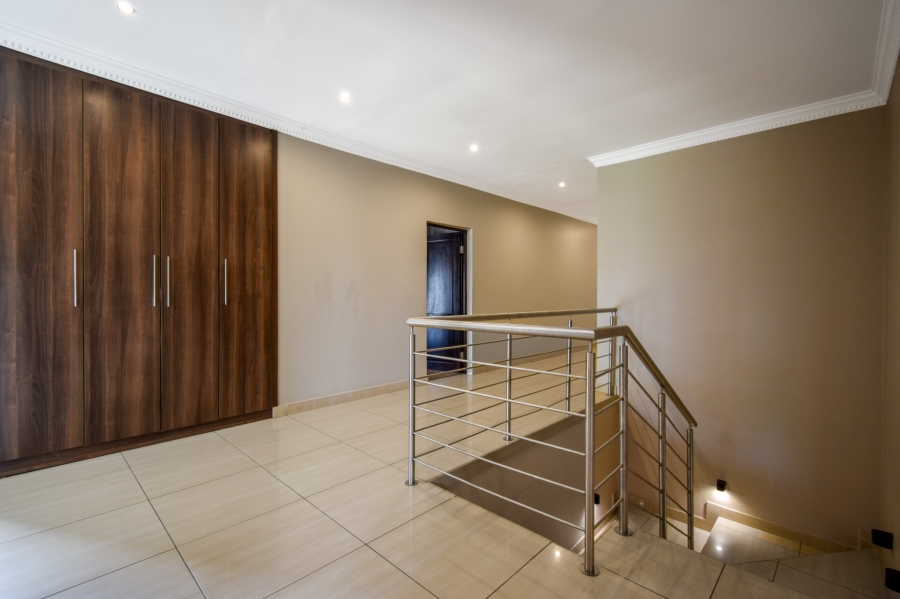 5 Bedroom Property for Sale in Willow Acres Gauteng
