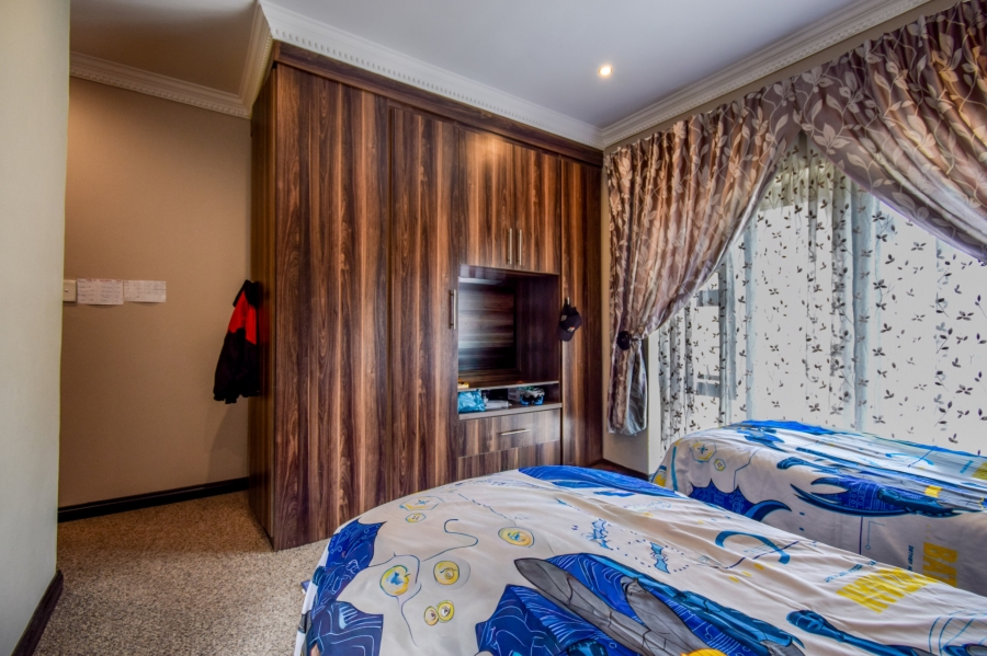 5 Bedroom Property for Sale in Willow Acres Gauteng