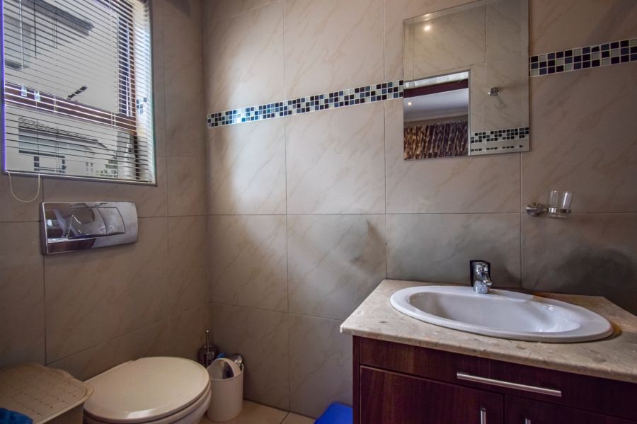 5 Bedroom Property for Sale in Willow Acres Gauteng