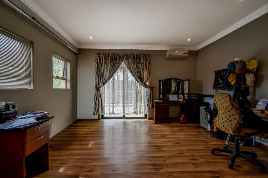 5 Bedroom Property for Sale in Willow Acres Gauteng