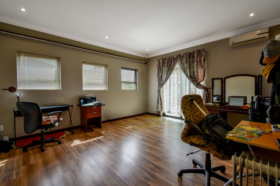 5 Bedroom Property for Sale in Willow Acres Gauteng