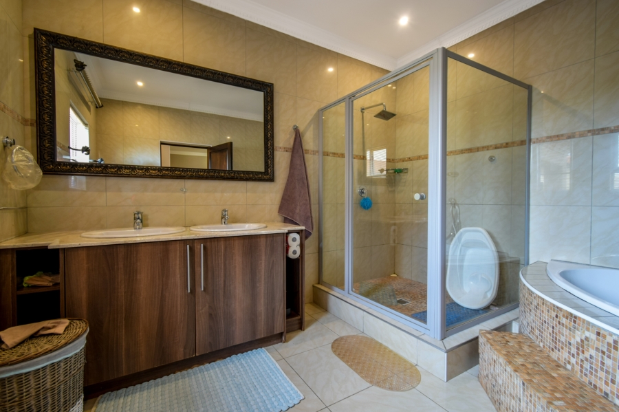 5 Bedroom Property for Sale in Willow Acres Gauteng