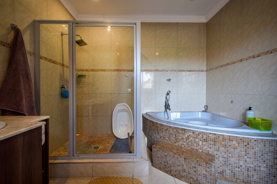 5 Bedroom Property for Sale in Willow Acres Gauteng