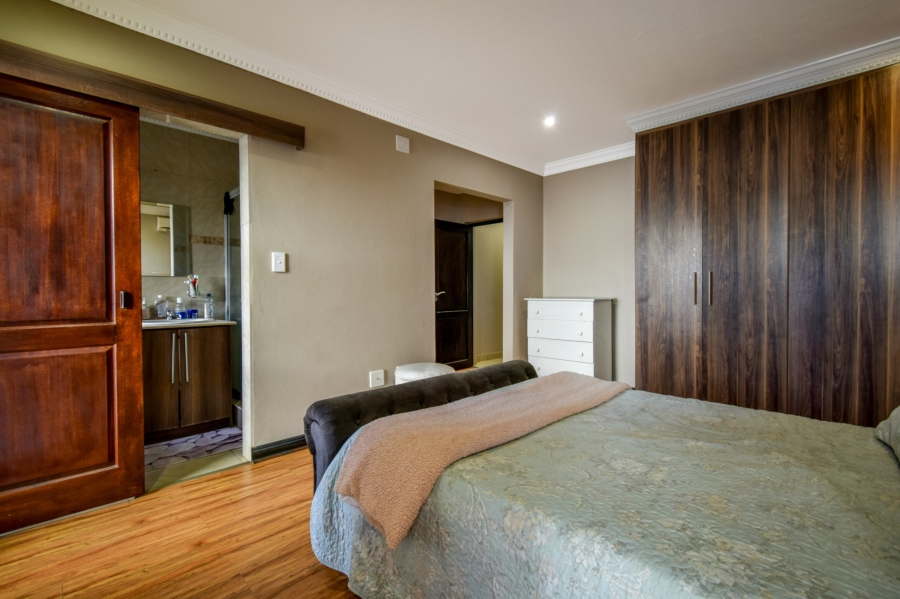 5 Bedroom Property for Sale in Willow Acres Gauteng