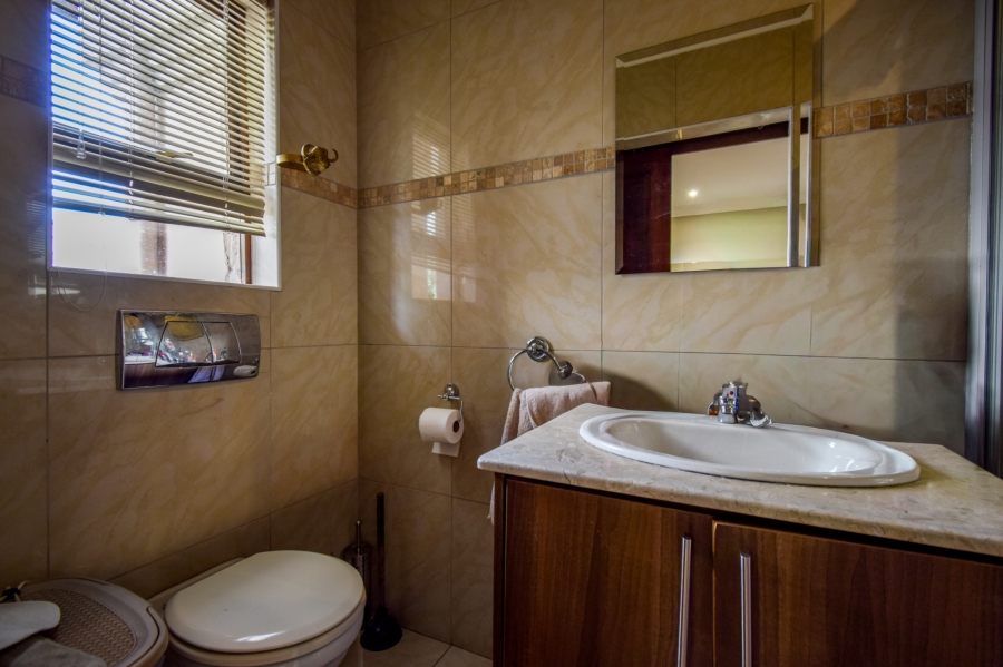 5 Bedroom Property for Sale in Willow Acres Gauteng