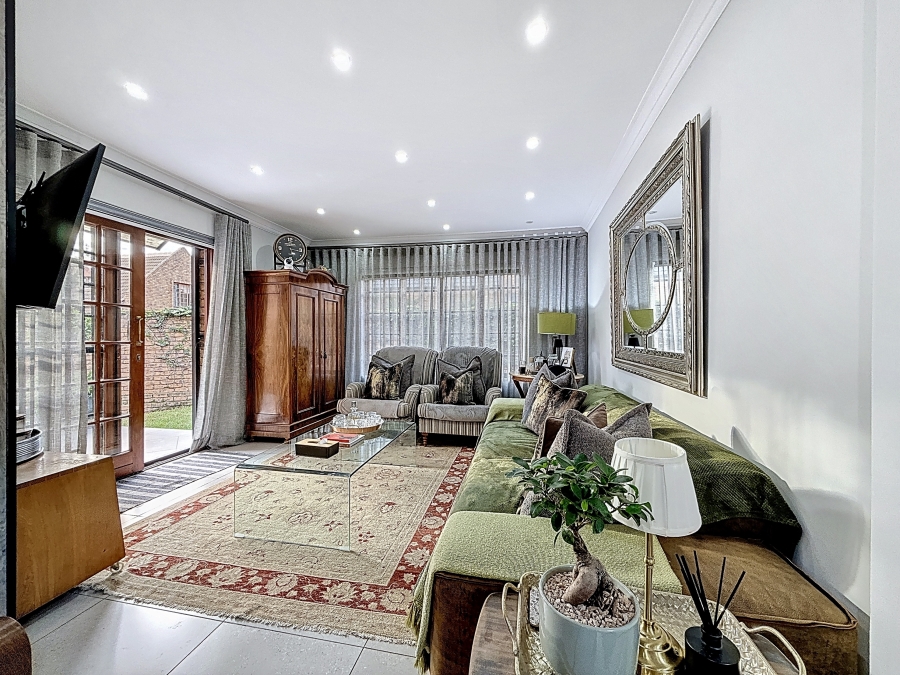 4 Bedroom Property for Sale in Faerie Glen Gauteng