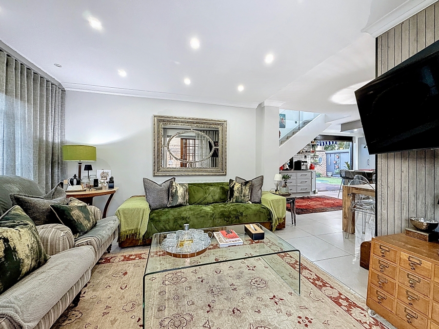 4 Bedroom Property for Sale in Faerie Glen Gauteng