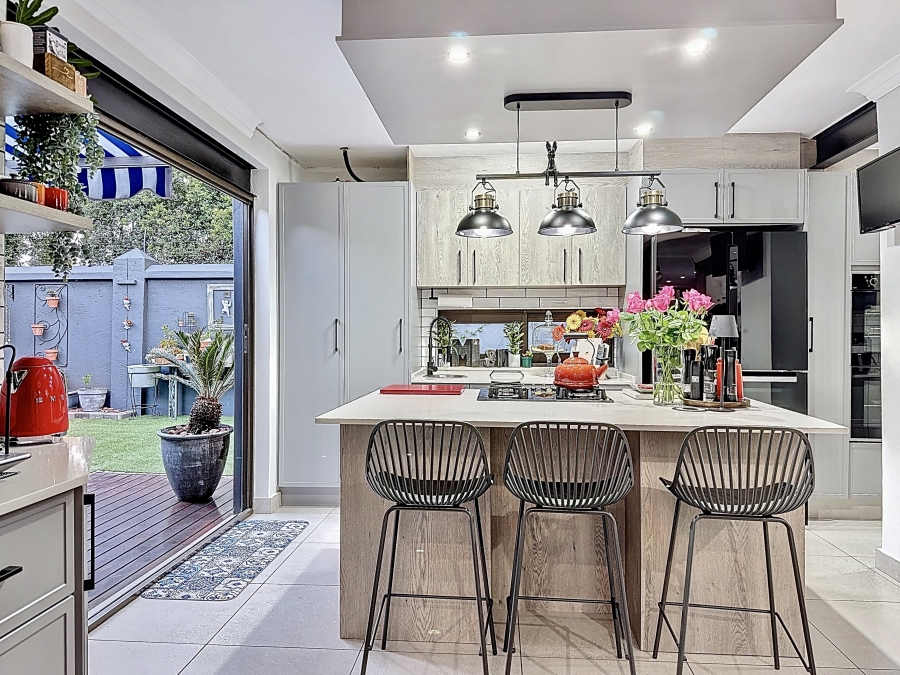 4 Bedroom Property for Sale in Faerie Glen Gauteng