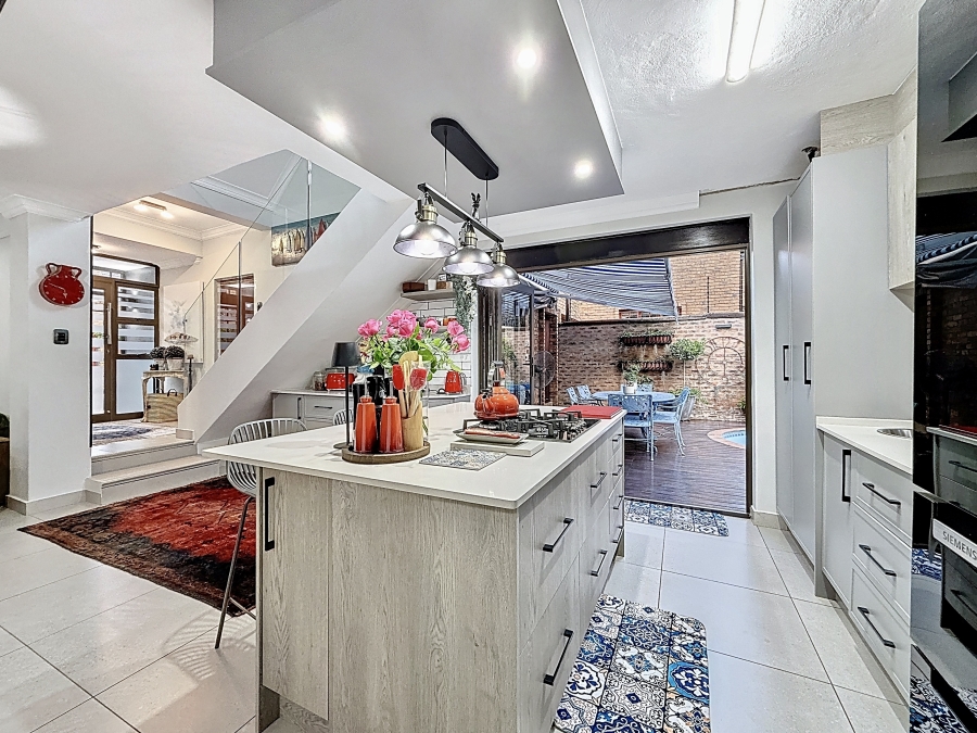 4 Bedroom Property for Sale in Faerie Glen Gauteng