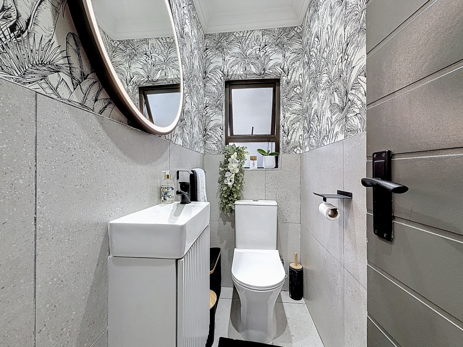 4 Bedroom Property for Sale in Faerie Glen Gauteng