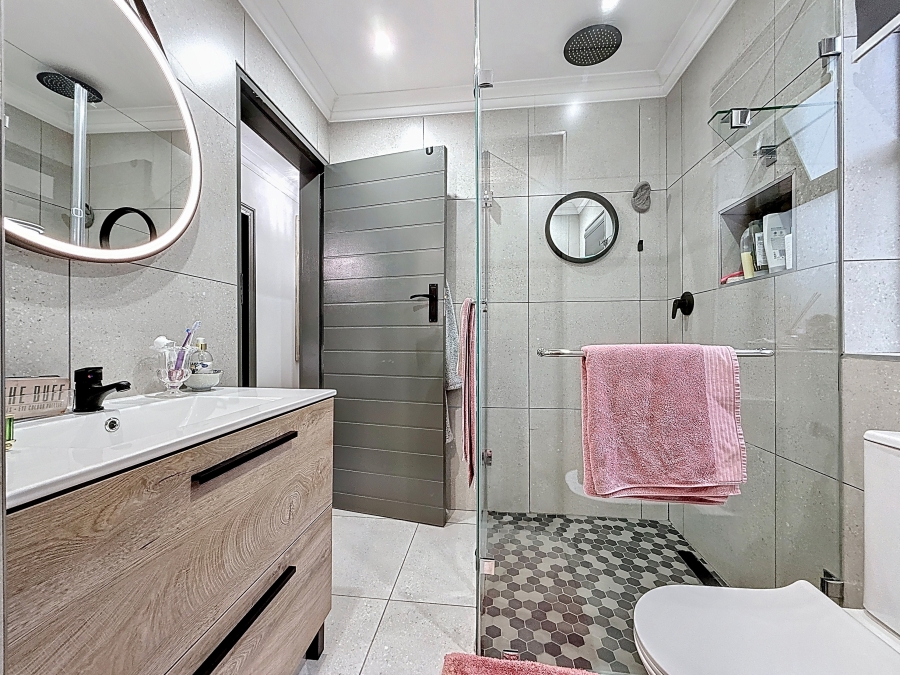 4 Bedroom Property for Sale in Faerie Glen Gauteng