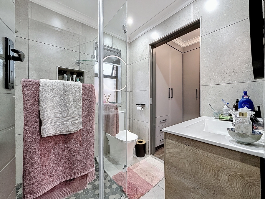 4 Bedroom Property for Sale in Faerie Glen Gauteng