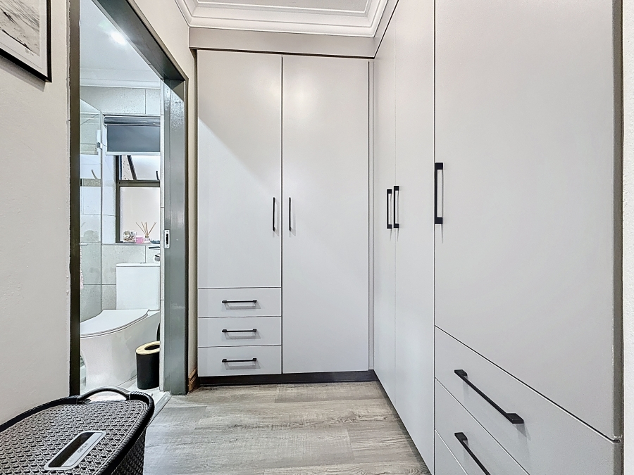 4 Bedroom Property for Sale in Faerie Glen Gauteng