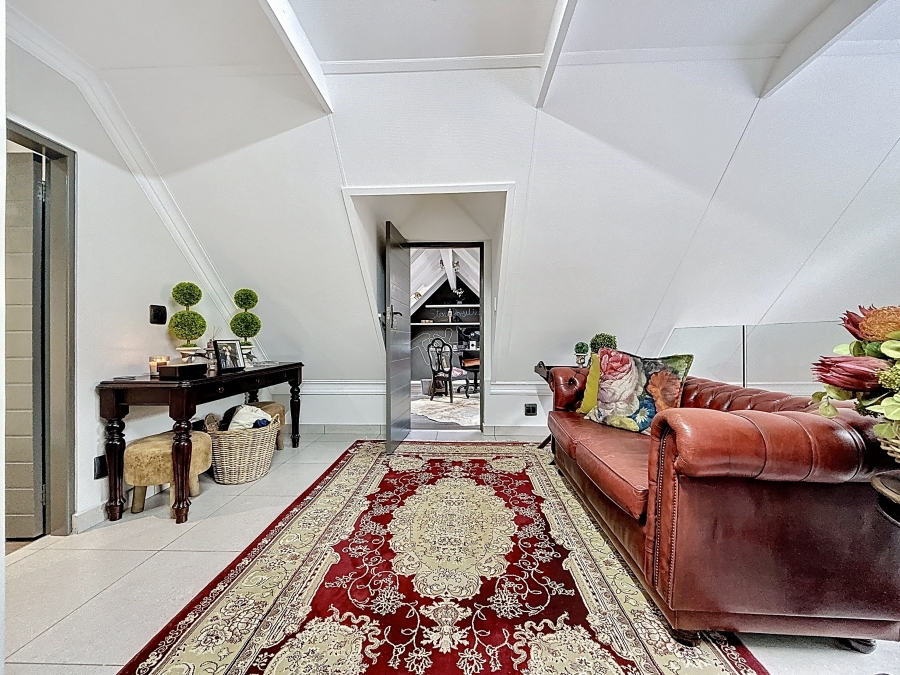 4 Bedroom Property for Sale in Faerie Glen Gauteng