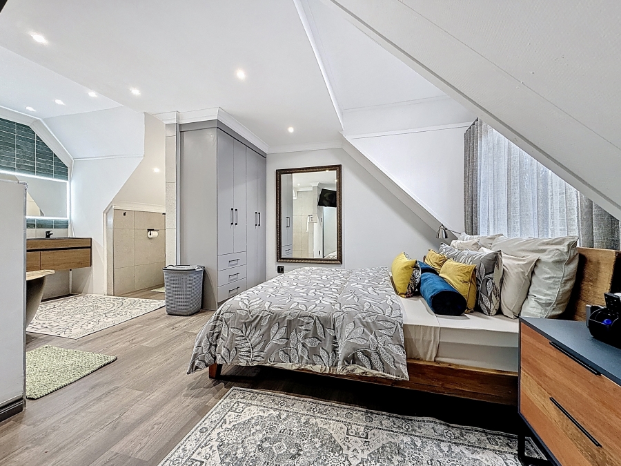 4 Bedroom Property for Sale in Faerie Glen Gauteng