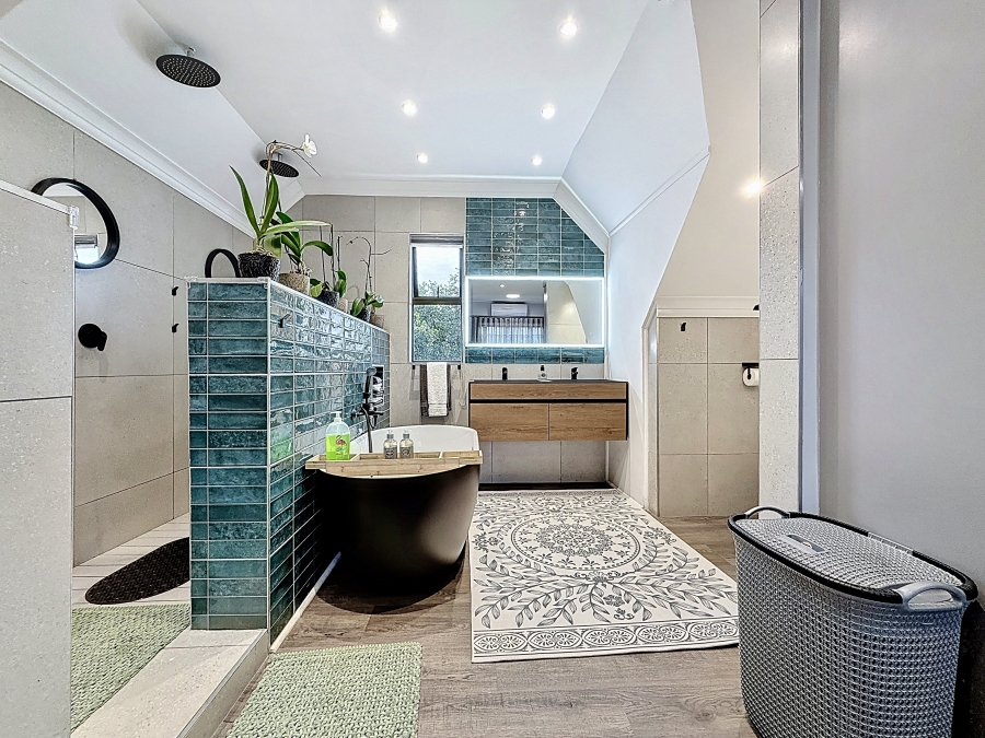 4 Bedroom Property for Sale in Faerie Glen Gauteng