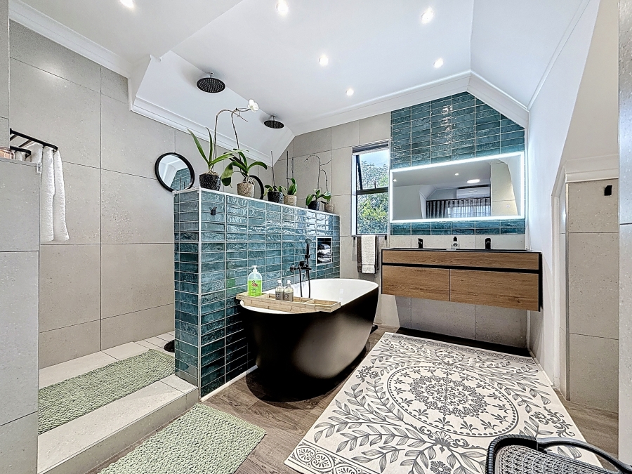 4 Bedroom Property for Sale in Faerie Glen Gauteng