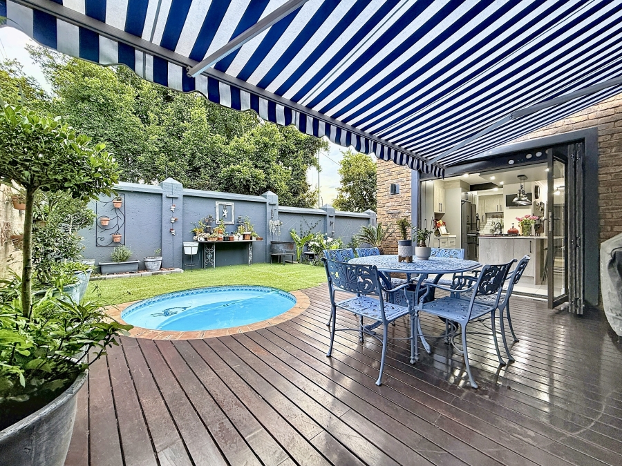 4 Bedroom Property for Sale in Faerie Glen Gauteng