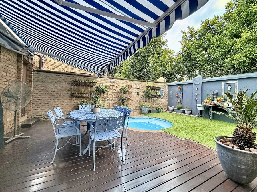 4 Bedroom Property for Sale in Faerie Glen Gauteng