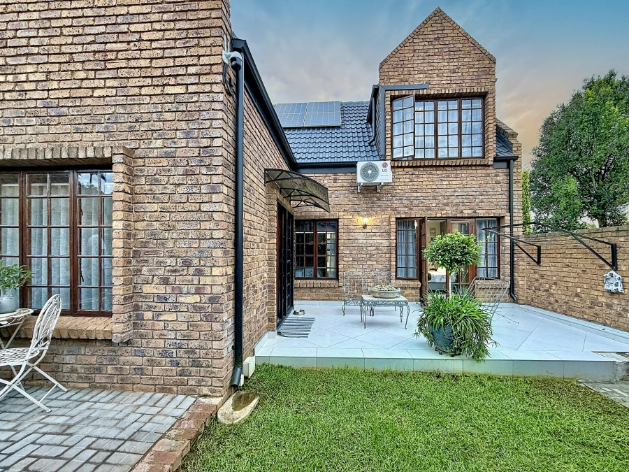 4 Bedroom Property for Sale in Faerie Glen Gauteng