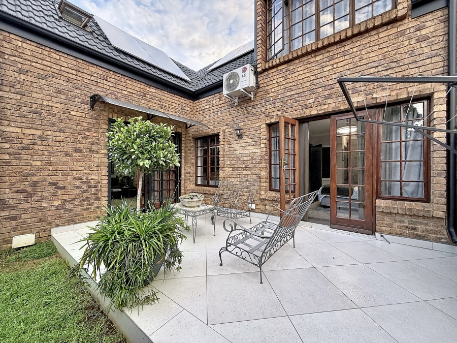 4 Bedroom Property for Sale in Faerie Glen Gauteng