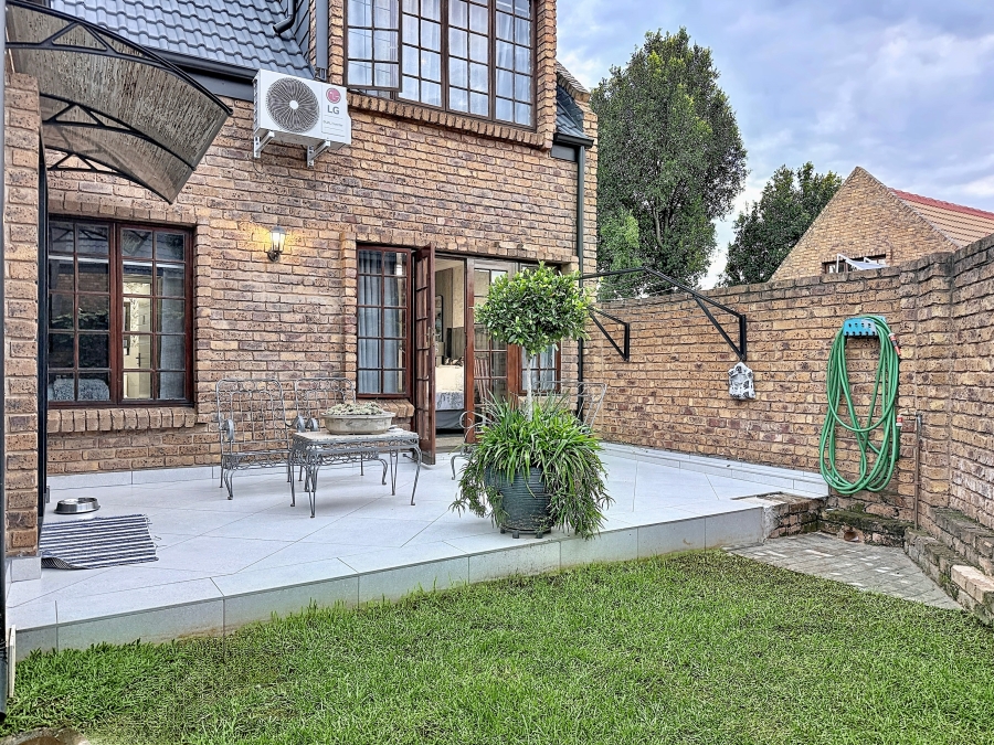 4 Bedroom Property for Sale in Faerie Glen Gauteng