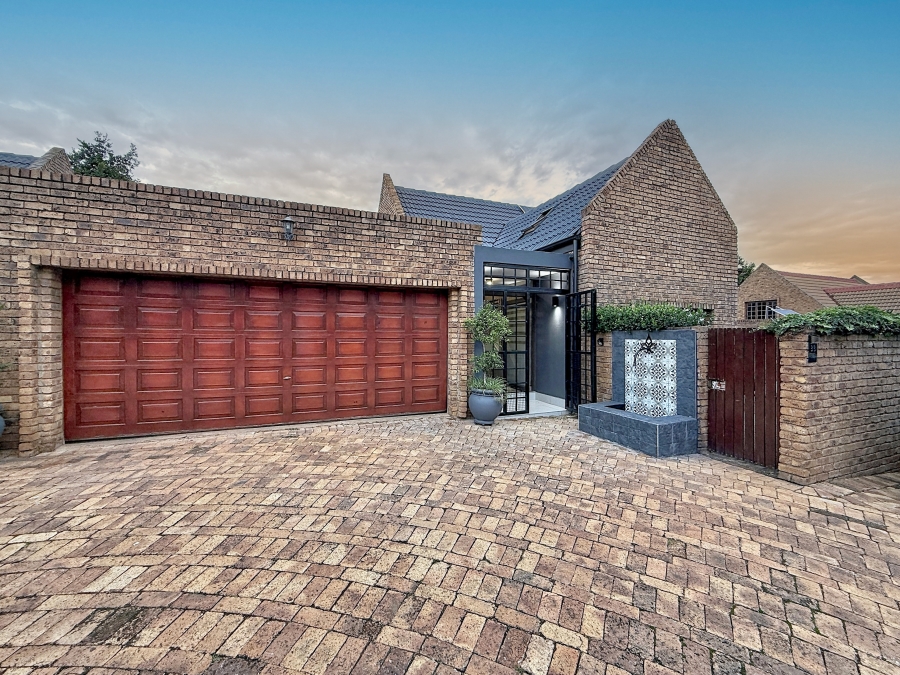 4 Bedroom Property for Sale in Faerie Glen Gauteng