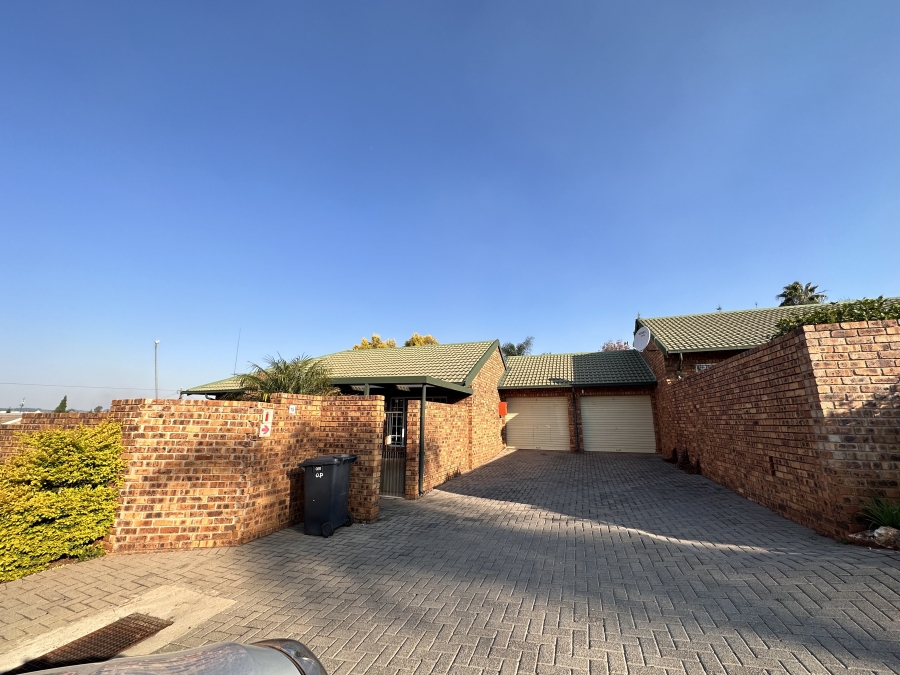 To Let 2 Bedroom Property for Rent in Highveld Gauteng