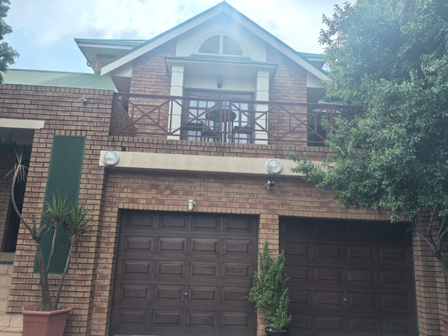 4 Bedroom Property for Sale in Roodekrans Gauteng