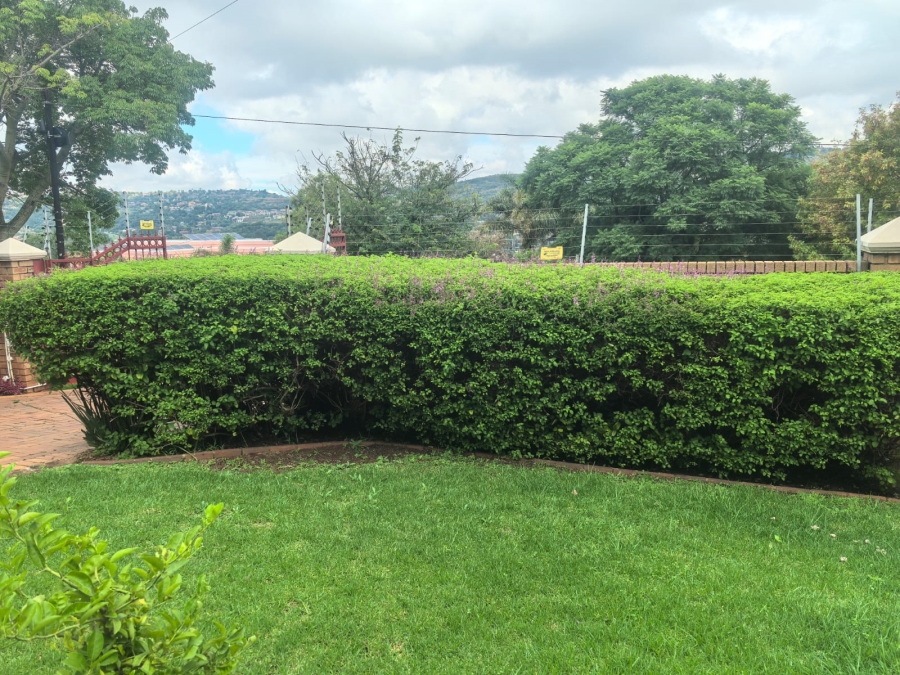 4 Bedroom Property for Sale in Roodekrans Gauteng