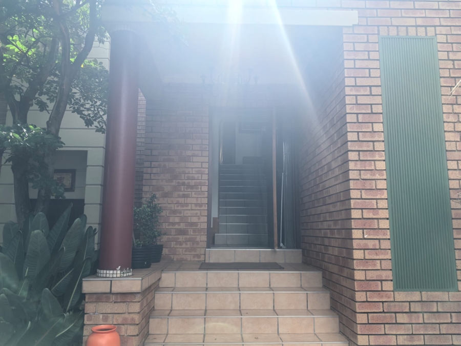 4 Bedroom Property for Sale in Roodekrans Gauteng
