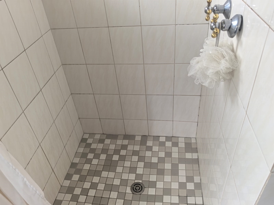 4 Bedroom Property for Sale in Roodekrans Gauteng